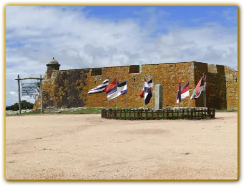 Front of Fort San Miguel and the flags of "Liga Federal"